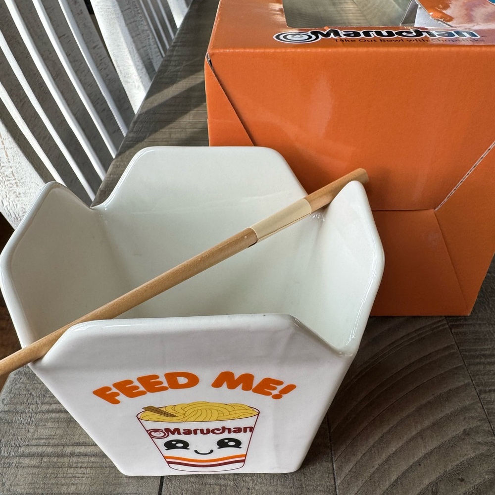 Maruchan Ceramic Take-Out Bowl with Chopsticks. NEW in box!
